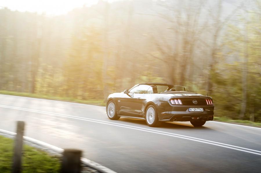  Ford Mustang GT Convertible 2015 года  (EU) (фото 6 из 32)